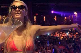 باريس هيلتون قبل تنفيذها لـ &quot;تحدي الثلج&quot;