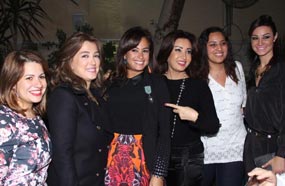 هند صبري مع لطيفة وكندة علوش وأروى جودة خلال تكريمها