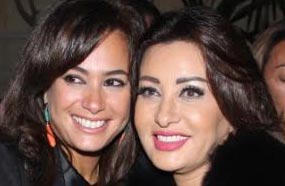 المطربة لطيفة مع هند صبري في تكريمها بمركز الثقافة الفرنسي