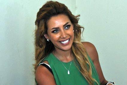 هبة عبد العزيز