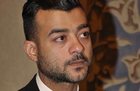 هيثم شاكر شاردا في عزاء والدته.