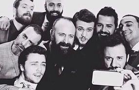 أبطال حريم السلطان في صورة &quot;selfie&quot;