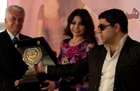 تكريم هيفاء وهبي لمشاركتها في حملة &quot;نورت مصر&quot;