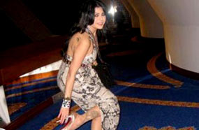 هيفاء وحذائها