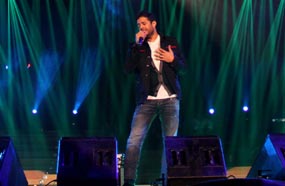 حماقي يتأنق من أجل البروفة