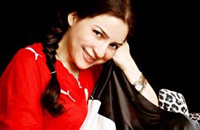 الفنانة مي عز الدين