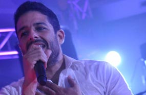 محمد حماقي في حفل تخرج كلية التجارة بالأسكندرية