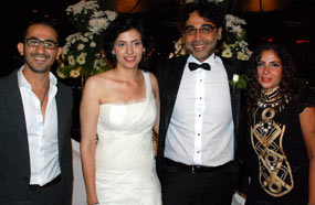 منى وحلمي مع العروسين