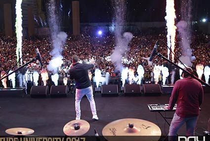 عمرو دياب يحيي حفلا في جامعة المستقبل