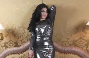 لحظة أنوثة لهيفاء وهبي