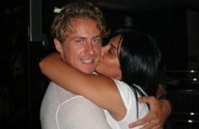 الصورة المنتشرة لحورية فرغلي مع صديقها