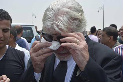 حسين فهمي يبكي لرحيل الشريف