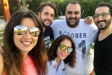 ياسمين عبد العزيز مع منى زكي وأحمد حلمي وهشام ماجد وشيكو