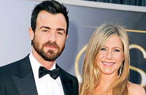 جينيفر أنيستون مع خطيبها جاستين ثيروكس 