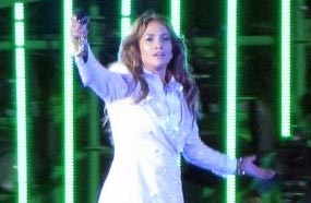 لوبيز تحتفل بعيد ميلاد رئيس تركمانستان