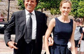 إيجلاسيوس وزوجته