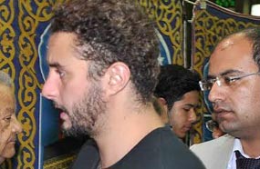 أحمد الفيشاوي يستعرض تاتوهاته الكثيرة