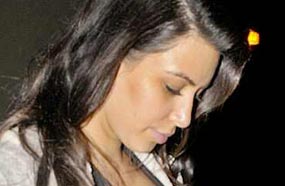 كيم كاردشيان‎ ومعالم الحمل واضحة