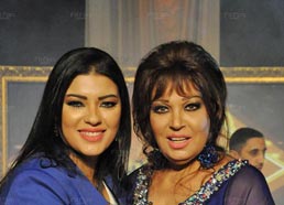 فيفي وابنتها عزة