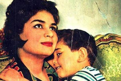 الفنانة كريمة مختار وابنها معتز الدمرداش
