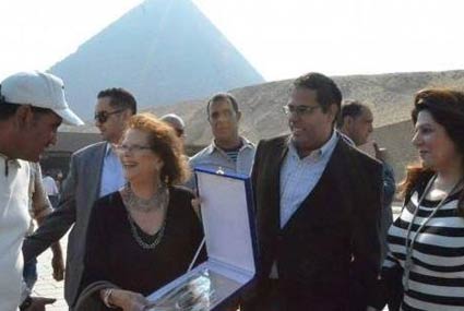 كلوديا كاردينالي في الأهرامات