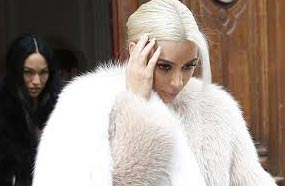 كيم كاردشيان بالشعر الأبيض