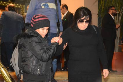 فيفي عبده في أول ظهور بعد عزاء زوج ابنتها عزة مجاهد