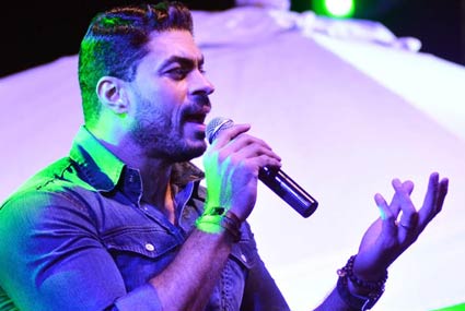 خالد سليم يتحدى المطر