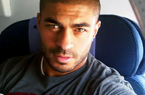 صورة خالد سليم في الطائرة