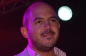 العسيلي يشارك طلاب تجارة إنجليزي فرحتهم بالتخرج