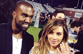 كيم سعيدة بخاتم الخطوبة 