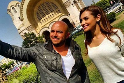 محمود العسيلي يلتقط "Selfie" مع كارمن سليمان في كواليس "عشرة على عشرة"