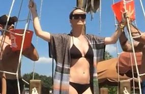 كاتي بيري خلال خضوعها لـ &quot;تحدي الثلج&quot;