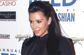 كيم كارداشيان ارتدت قميص شفاف مثير