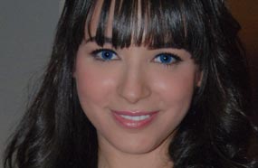 ساندي تخوض تجربتها التمثيلية الأولى.