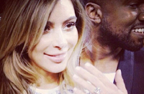 كيم تستعرض خاتم الخطوبة