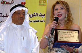 الفنانة نادية الجندي أثناء تكريمها بالكويت