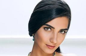 الفنانة التركية توبا بويوكوستن