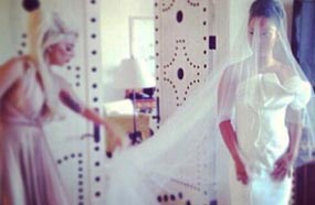 ليدي جاجا وصديقتها 