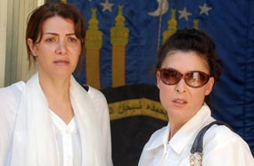 لقاء في جنازة شقيقها