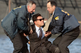 ليوناردو دي كابريو‎ مقاوما الإعتقال