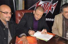 لؤي لحظة توقيع العقد