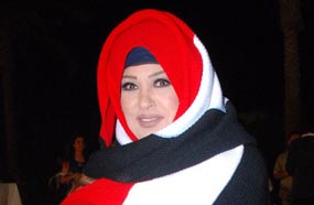 فيفي عبده تتلحف بعلم مصر
