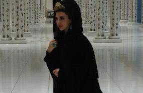 ميريام فارس داخل المسجد