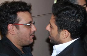 محمد حماقي يقدم العزاء لمحمد رحيم في وفاة والدته