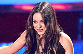 ميلا كونيس تتسلم &quot;الفشار الذهبي&quot;