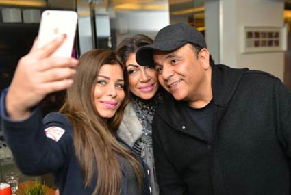 سيلفي محمد فؤاد‎ مع المعجبات