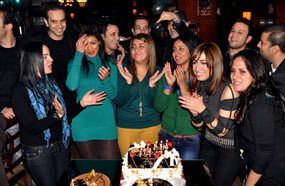 مي كساب وأصدقائها