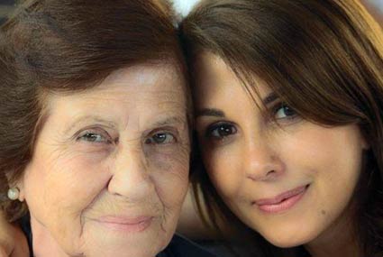 ماجدة الرومي‎ ووالدتها في صورة نشرتها أثناء الاحتفال بعيد الأم.