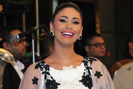 مي سليم‎ في أول حفل لها بعد تعرضها لحادث.
